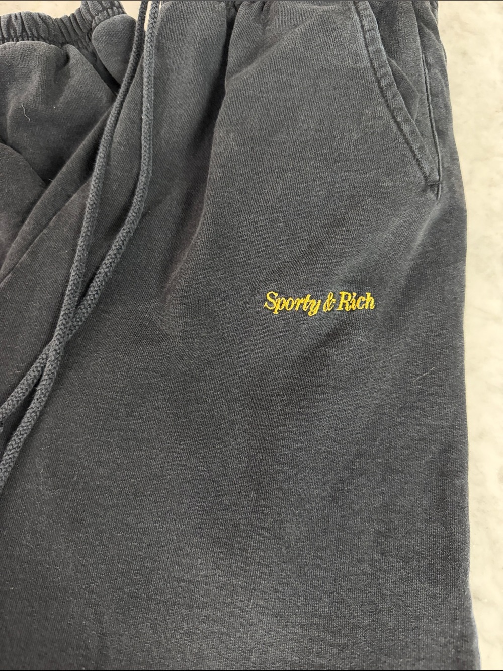 Sporty and rich sweat pants - Picture 2 of 5